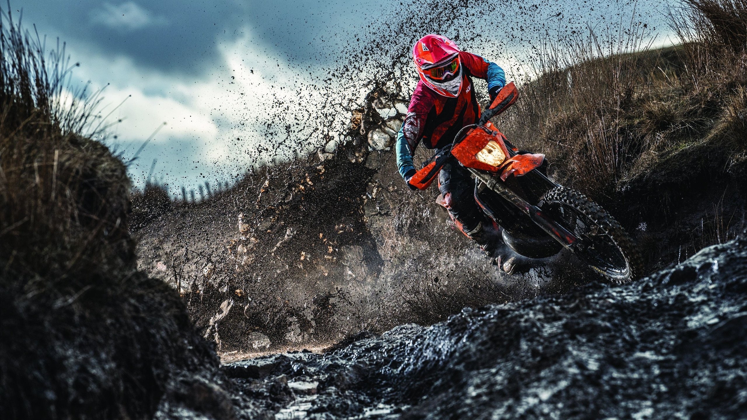 英超底部球队奋起直追,保级大战白热化,英超最低保级分