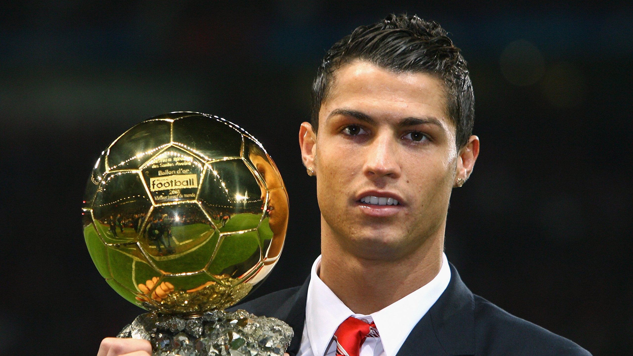 足球运动员职业权益保护法案正式实施，行业规范不断完善，足球职业运动员标准